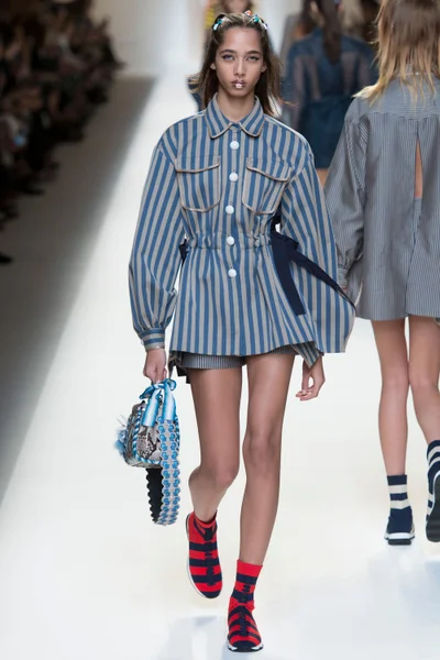 Look 4